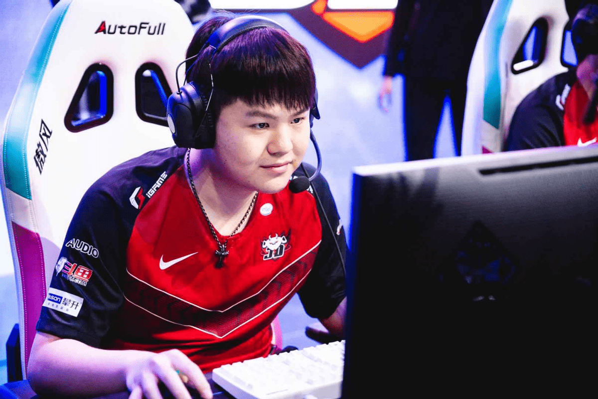 Ning回归赛场，突破纪录首场状态亮眼，FPX观众沸腾！